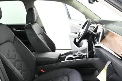 new 2025 Volkswagen Atlas car, priced at $46,861
