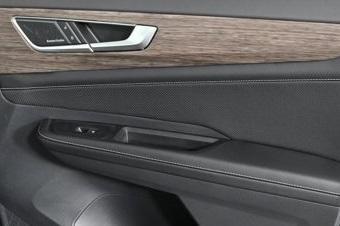 new 2025 Volkswagen Atlas car, priced at $56,196