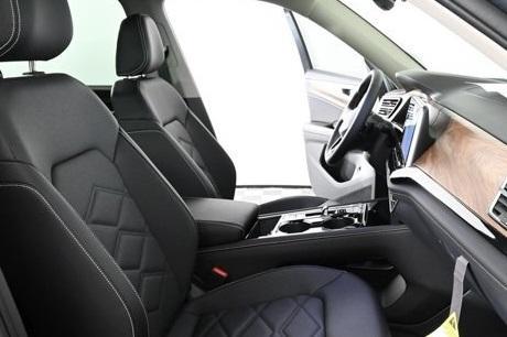 new 2025 Volkswagen Atlas car, priced at $48,587