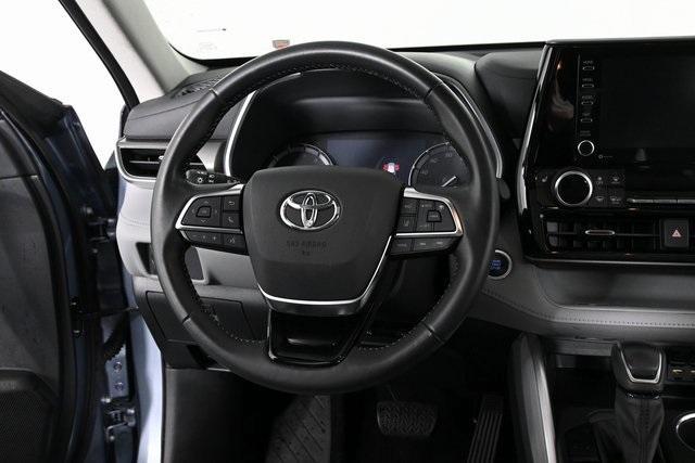 used 2021 Toyota Highlander car, priced at $31,995