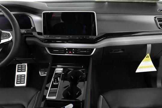 new 2025 Volkswagen Atlas car, priced at $49,646