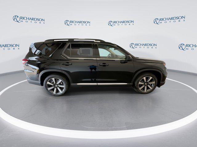 new 2025 Honda Pilot car, priced at $51,050