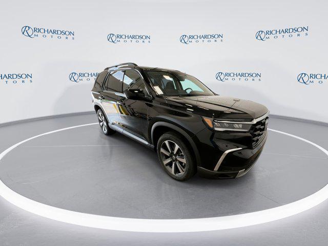 new 2025 Honda Pilot car, priced at $51,050