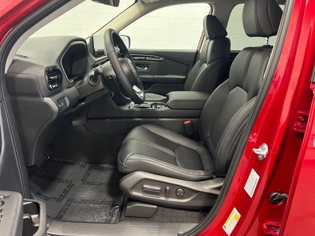 new 2025 Honda Pilot car, priced at $45,745