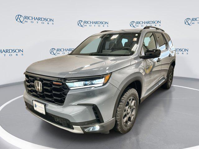 new 2025 Honda Pilot car, priced at $49,709