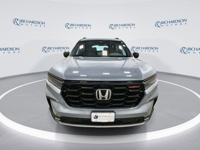 new 2025 Honda Pilot car, priced at $49,709