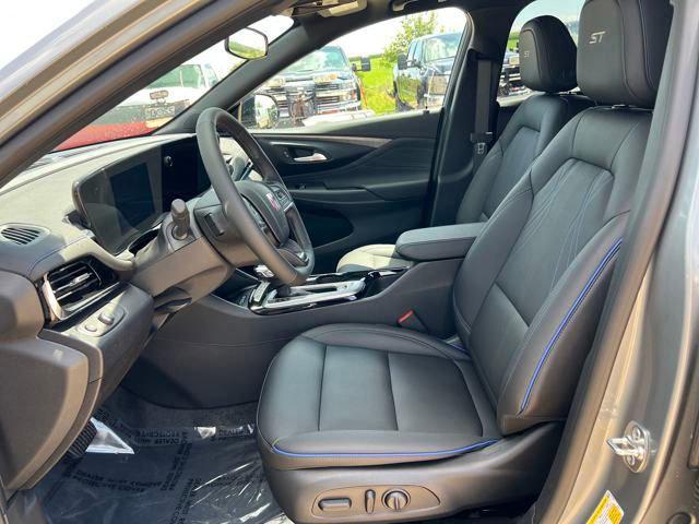 new 2025 Buick Envista car, priced at $30,565