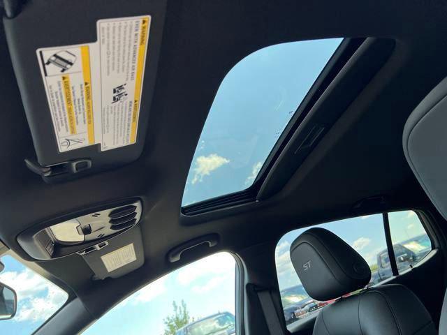 new 2025 Buick Envista car, priced at $30,565