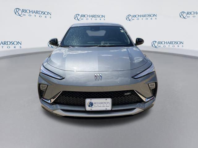 new 2025 Buick Envista car, priced at $30,565