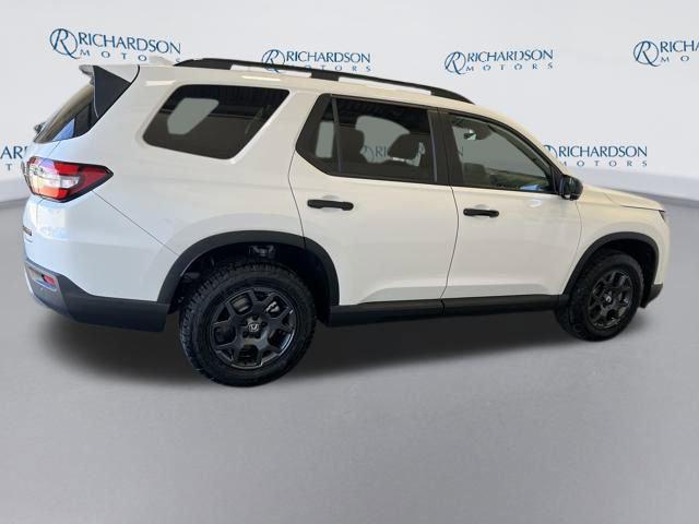 new 2025 Honda Pilot car, priced at $49,309