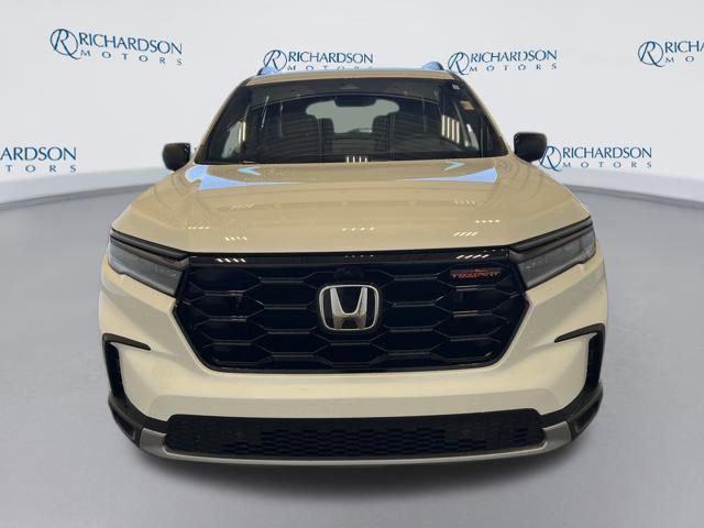 new 2025 Honda Pilot car, priced at $49,309