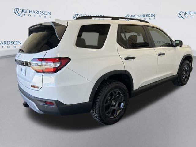 new 2025 Honda Pilot car, priced at $49,309