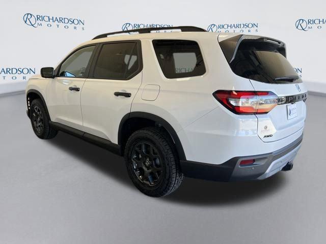 new 2025 Honda Pilot car, priced at $49,309