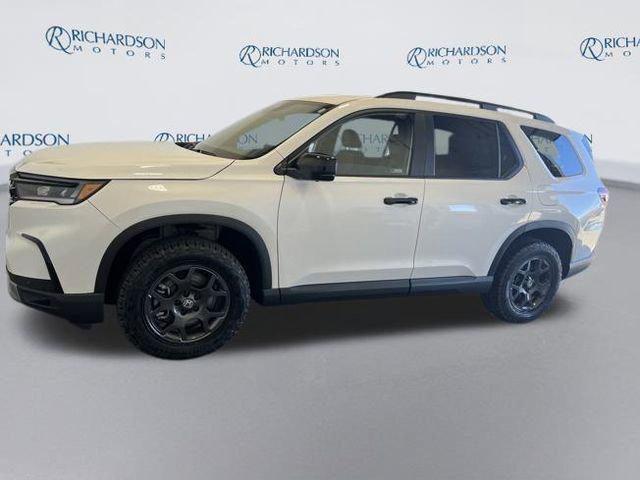 new 2025 Honda Pilot car, priced at $49,309