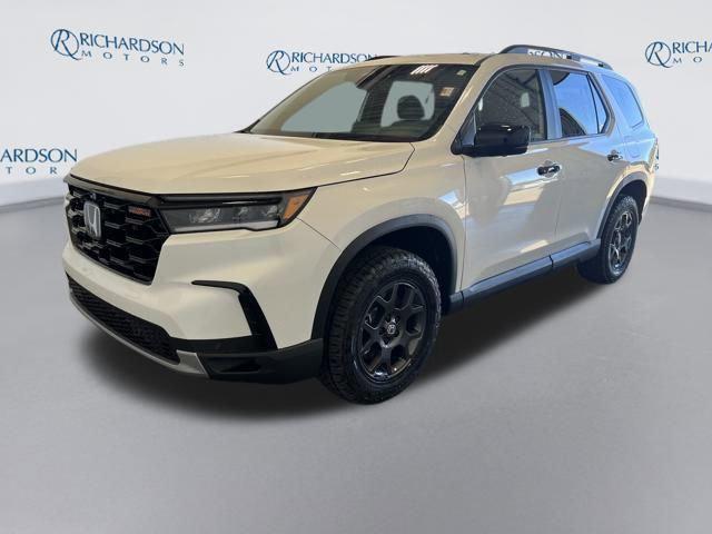 new 2025 Honda Pilot car, priced at $49,309