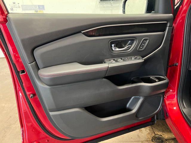 new 2025 Honda Pilot car, priced at $52,576