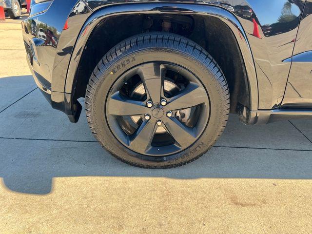 used 2015 Jeep Grand Cherokee car, priced at $13,804