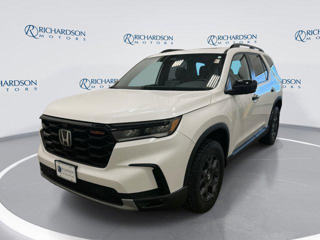 new 2025 Honda Pilot car, priced at $49,709