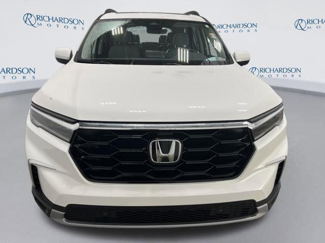 new 2025 Honda Pilot car, priced at $48,253