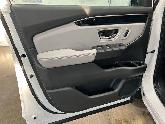 new 2025 Honda Pilot car, priced at $48,253