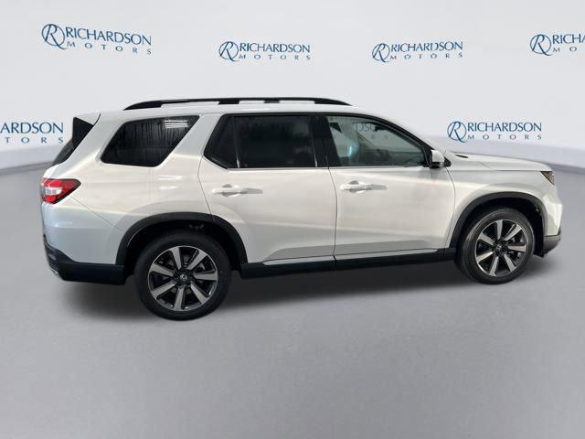 new 2025 Honda Pilot car, priced at $48,253