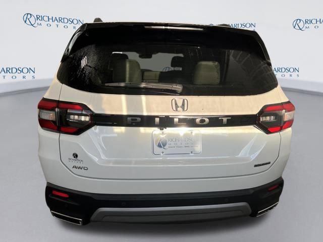 new 2025 Honda Pilot car, priced at $48,253