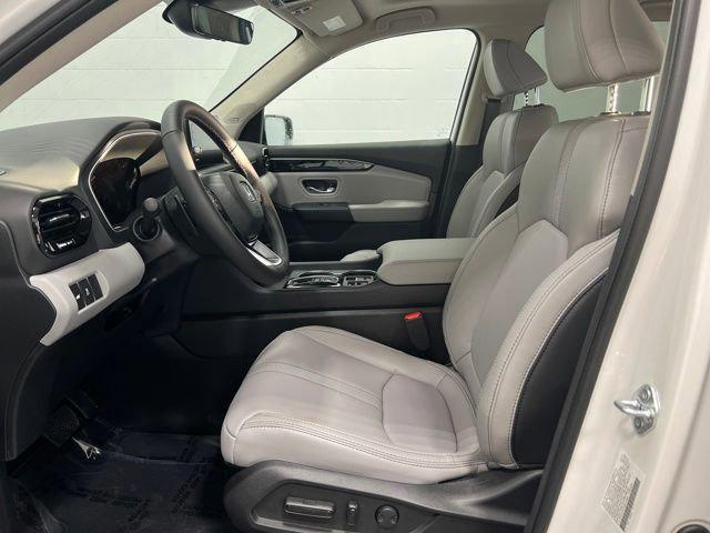 new 2025 Honda Pilot car, priced at $48,253