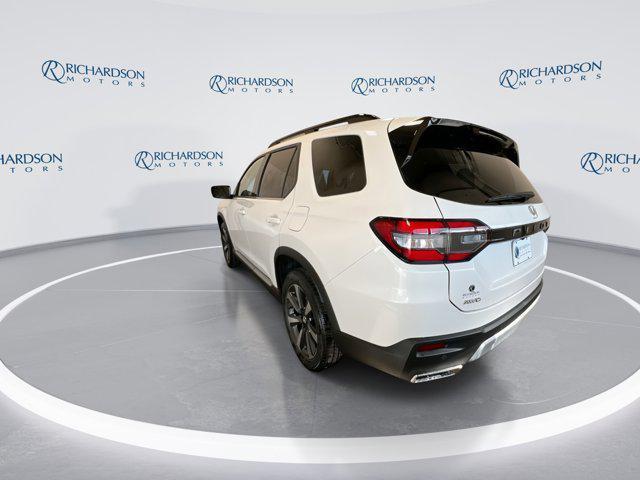 new 2025 Honda Pilot car, priced at $51,505