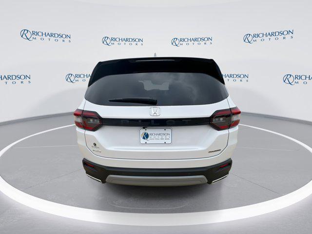 new 2025 Honda Pilot car, priced at $51,505