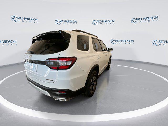 new 2025 Honda Pilot car, priced at $51,505