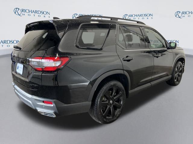 new 2025 Honda Pilot car, priced at $54,580