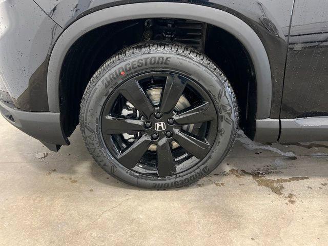 new 2025 Honda Pilot car, priced at $54,580