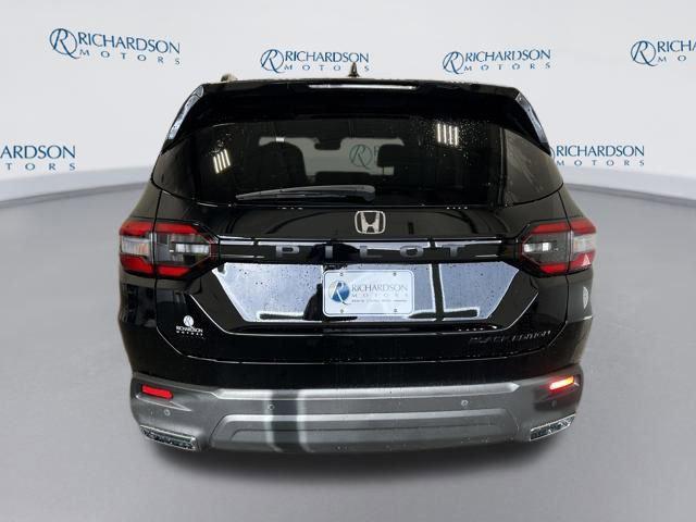 new 2025 Honda Pilot car, priced at $54,580