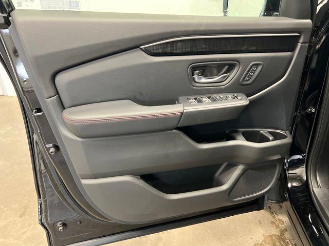 new 2025 Honda Pilot car, priced at $54,580