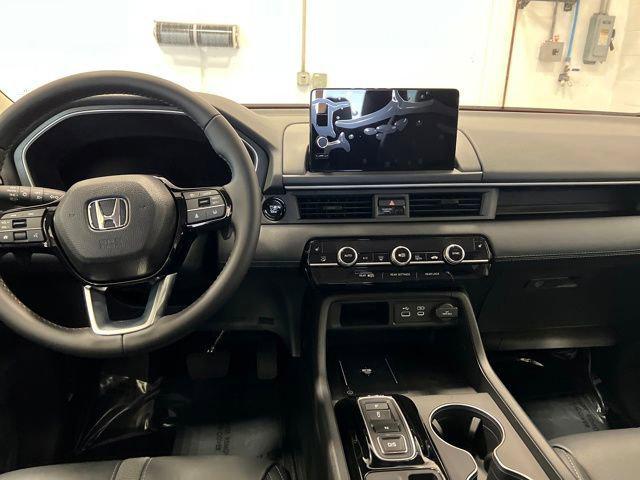 new 2025 Honda Pilot car, priced at $45,245