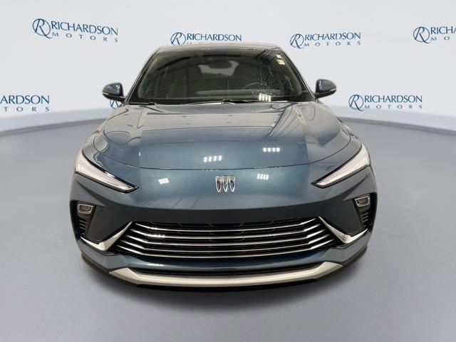 new 2025 Buick Envista car, priced at $27,875