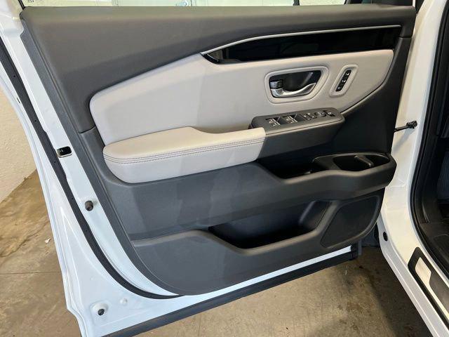 new 2025 Honda Pilot car, priced at $46,292