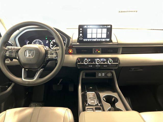 new 2025 Honda Pilot car, priced at $46,292