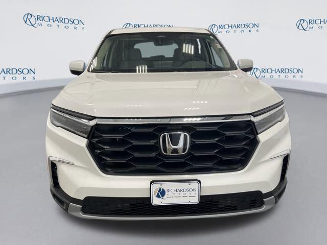 new 2025 Honda Pilot car, priced at $46,292