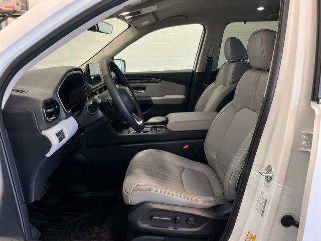 new 2025 Honda Pilot car, priced at $46,292