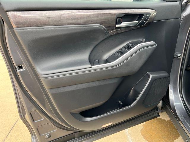 used 2023 Toyota Highlander car, priced at $35,933