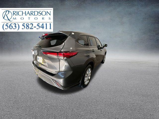 used 2023 Toyota Highlander car, priced at $40,500
