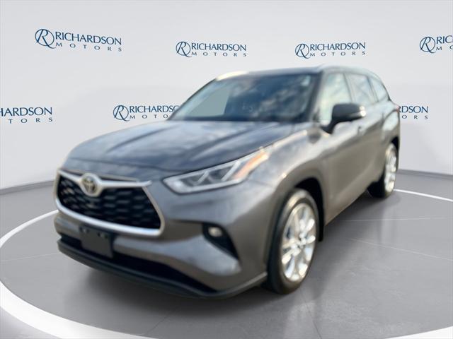 used 2023 Toyota Highlander car, priced at $40,500