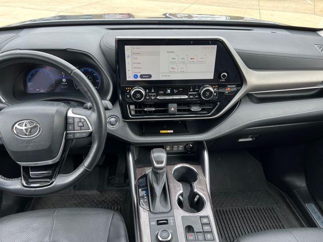 used 2023 Toyota Highlander car, priced at $35,933