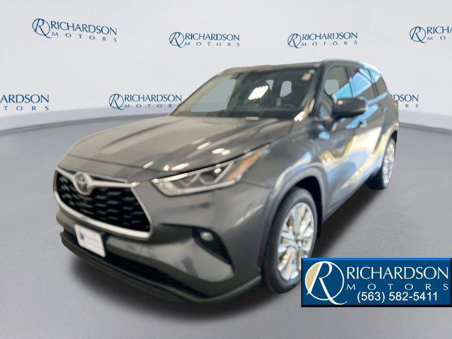 used 2023 Toyota Highlander car, priced at $35,933