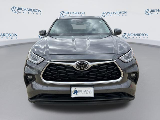 used 2023 Toyota Highlander car, priced at $35,933