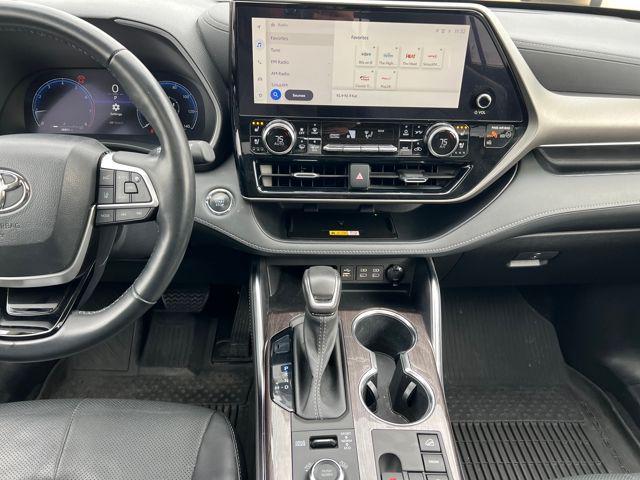 used 2023 Toyota Highlander car, priced at $35,933