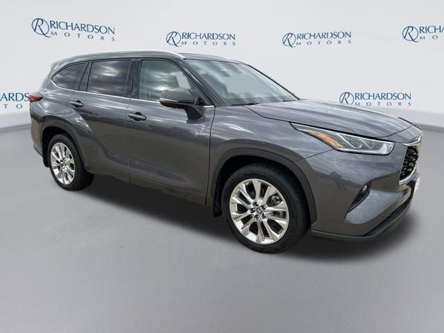 used 2023 Toyota Highlander car, priced at $35,933