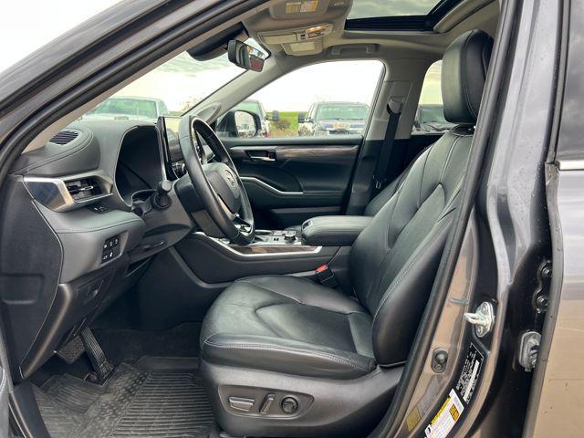 used 2023 Toyota Highlander car, priced at $35,933
