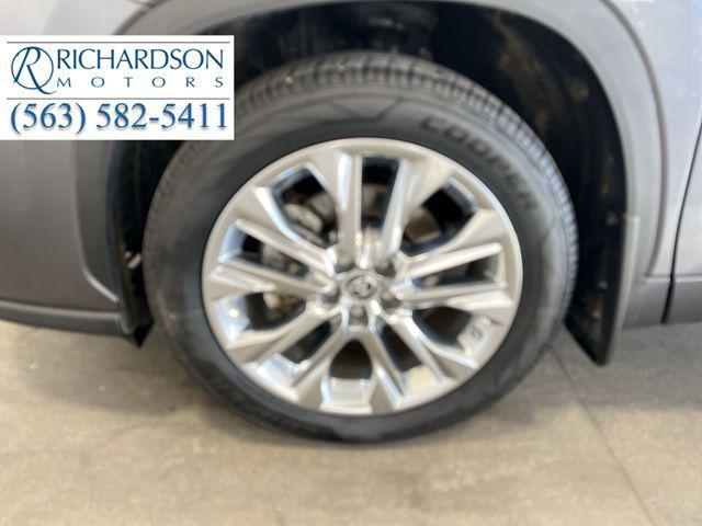used 2023 Toyota Highlander car, priced at $40,500